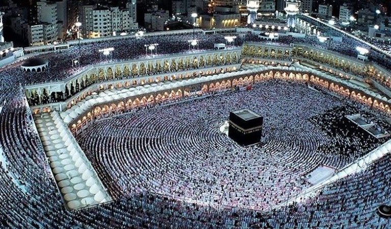 وزير السياحة يعتمد الضوابط والقواعد والإجراءات المنظمة للحج السياحي لعام 1447 هــ