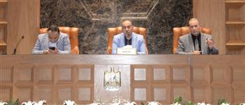   محافظ أسيوط يعقد لقاءًا موسعًا بمعلمي وموجهي الأنشطة المدرسية 