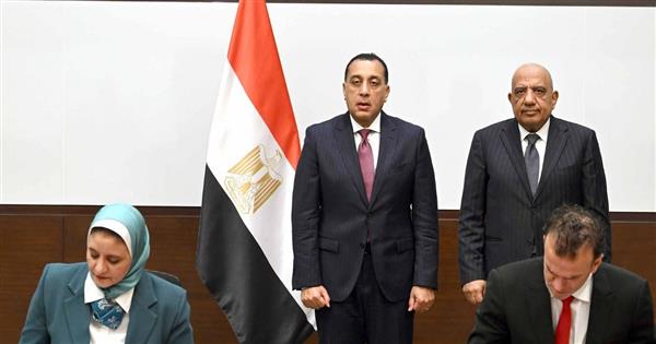 رئيس الوزراء يشهد مراسم توقيع اتفاقية تعاون بين الشركة المصرية للكهرباء وشركة "K&K" الإماراتية