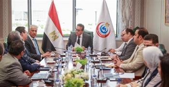   وزير الصحة يبحث مع شركتي "تكنوويف" و"ميدبوت" إنشاء مراكز تدريب للجراحة الروبوتية في مصر