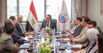 وزير الصحة يبحث مع شركتي "تكنوويف" و"ميدبوت" إنشاء مراكز تدريب للجراحة الروبوتية في مصر