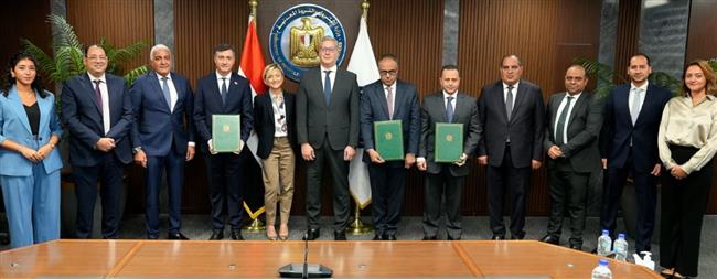 وزير البترول يشهد توقيع تمديد عقد تنمية حقل بلطيم شرق مع "إيني" و"بي بي"