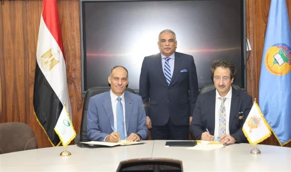 البريد يقدم خدماته المالية في جامعة طنطا