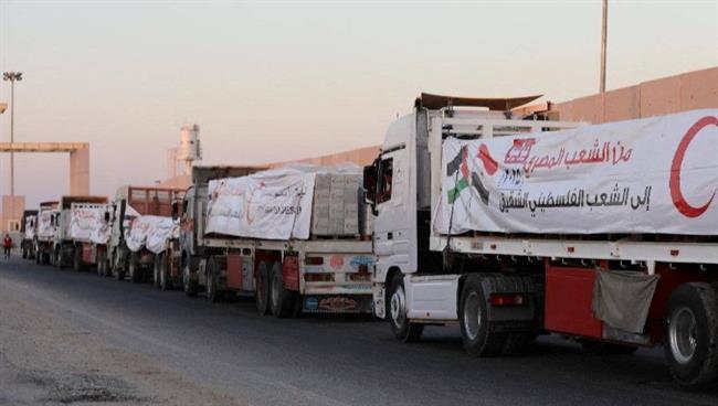 تدفق شاحنات الوقود والإمدادات عبر معبر رفح وسط غموض إسرائيلي بشأن فتحه