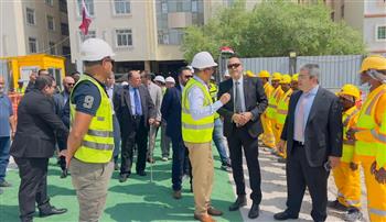   وزير العمل يزور موقع عمل شركة المقاولون العرب ويلتقي مع العمال والمهندسين