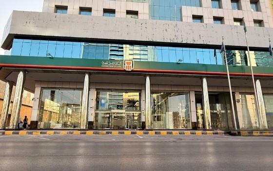 البنك الأهلي يفتتح فرعه في السعودية بالرياض