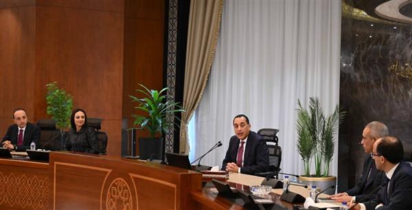 وزيرة التضامن تستعرض جهود الهلال الأحمر في الاستجابة الإنسانية لأزمة غزة