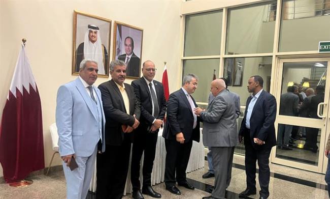 وزير العمل يلتقي ممثلي الجالية المصرية في قطر .. ويستمع إلى استفساراتهم