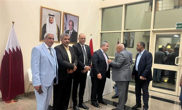 وزير العمل يلتقي ممثلي الجالية المصرية في قطر .. ويستمع إلى استفساراتهم