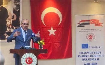   السفير التركي بالقاهرة يلتقي طلابًا مصريين ويعلن عن منح دراسية جديدة