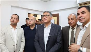   محافظ الجيزة يوجه بسرعة تجهيز مبني سكن أطباء مستشفى الواحات البحرية 