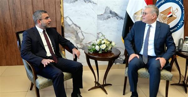 وزير البترول يبحث تبادل الخبرات مع الإمارات