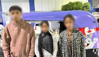   بحثًا عن المشاهدات.. سقوط ثلاثي "التوك توك" في قبضة الأمن بعد انتشار فيديو خادش للحياء