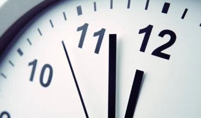 التوقيت الشتوي يبدأ الجمعة.. عد عقارب ساعتك