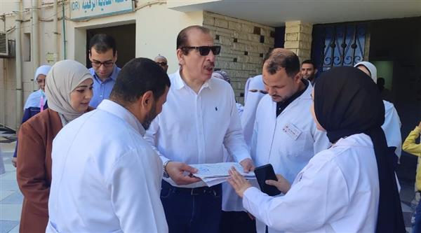 نائب وزير الصحة يتفقد منشآت صحية بالفيوم ويستمع لمقترحات المواطنين والفرق الطبية