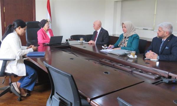 نائب وزير الصحة تبحث التعاون الصحي مع وفد عراقي