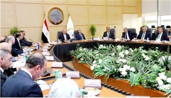   "الوزير" يعلن دعم «سوبر جيت» بأتوبيسات غاز وكهرباء