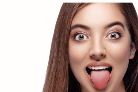 لسانك مرآة صحتك.. إشارات لا يجب تجاهلها
