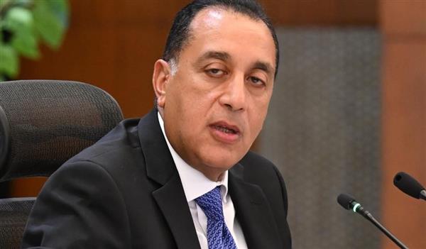 رئيس الوزراء يُتابع جهود اللجنة الطبية العليا والاستغاثات بمجلس الوزراء
