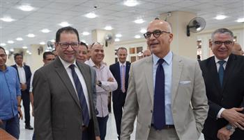   رئيس جامعة عين شمس يشهد فعاليات اليوم التعريفي لبرامج كلية الأعمال بالجامعة الأهلية