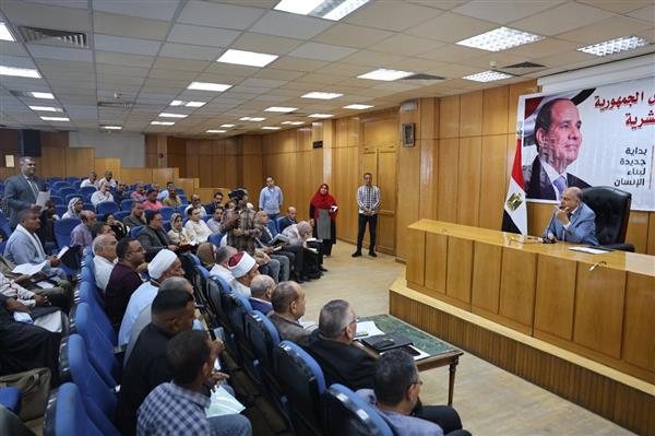 محافظ المنيا يبحث 63 طلباً وشكوى للمواطنين ويصدر حزمة من القرارات