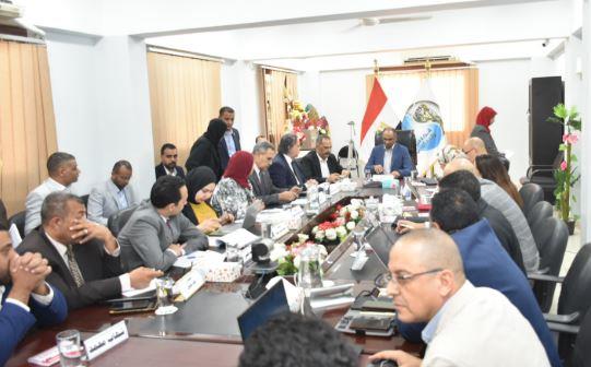 نائب وزيرالإسكان يُتابع موقف مشروع الصرف الصحي المتكامل بالاقصر