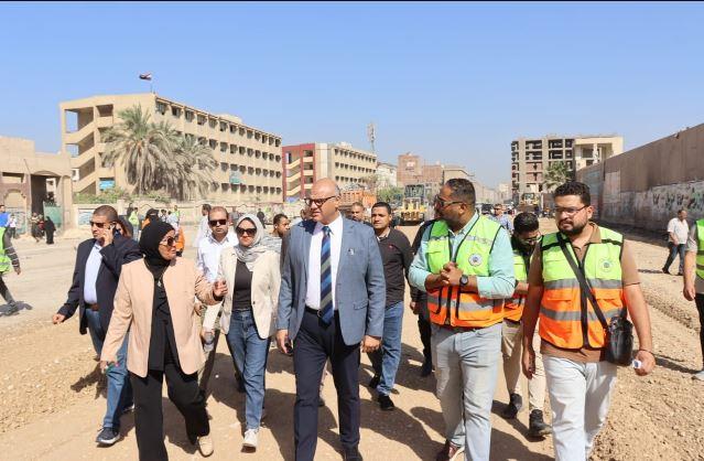 محافظ القليوبية يتابع أعمال تطوير ورصف شارع "بهتيم - إسكو" بحي شرق شبرا