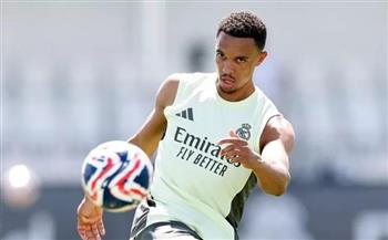   عودة أرنولد لتدريبات ريال مدريد أملًا في اللحاق بـ الكلاسيكو