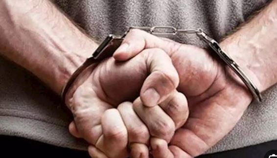 القبض على سائق أشهر سلاحًا آليًا من سيارته في سوهاج