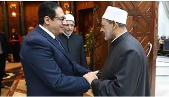   شيخ الأزهر يعزي الدكتور أسامة العبد في وفاة شقيقته