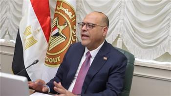  وزير العمل ينفي زيادة الحد الأدنى للأجور