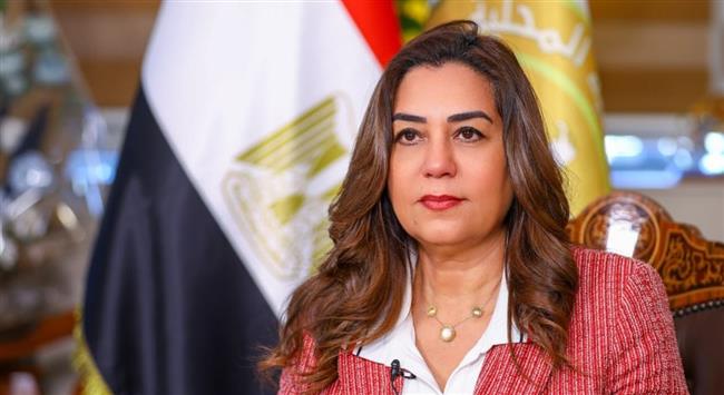 منال عوض تتابع جهود صندوق التنمية المحلية فى توفير فرص عمل للمرأة والشباب 