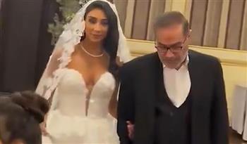   فستان زفاف ابنة علي شمخاني يشعل إيران