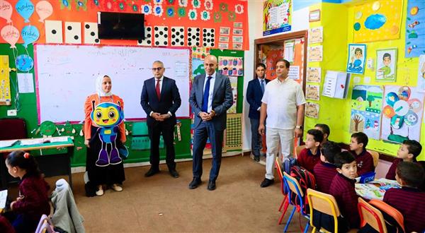 وزير التعليم يطمئن على انضباط الدراسة خلال جولته بسوهاج