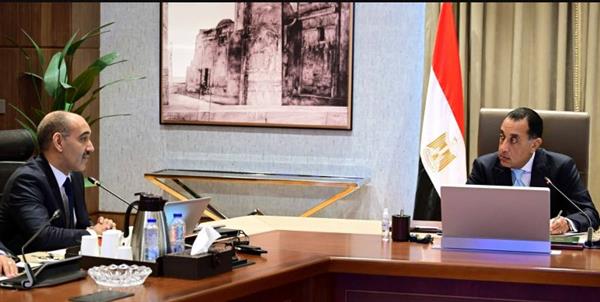 "مدبولي" يستعرض مع الرئيس التنفيذي لوكالة الفضاء المصرية مستجدات برنامج الفضاء الوطني