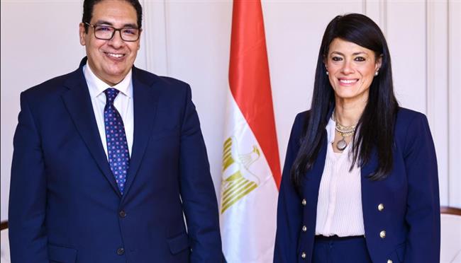 "المشاط" تبحث مع رئيس جامعة القاهرة تعزيز التعاون المشترك