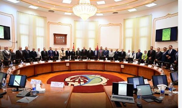 مصطفى رفعت يترأس المجلس الأعلى لشئون الدراسات العليا والبحوث بجامعة الفيوم