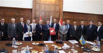   “غرفة الإسكندرية" تبحث مع السفير الكندي سبل تعزيز التعاون التجاري بين البلدين