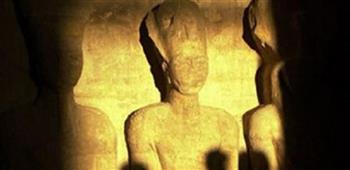   أشعة الشمس تتعامد على وجه رمسيس الثاني بمعبد أبي سمبل