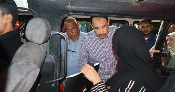 محافظ سوهاج يتفقد عددا من المواقف لمتابعة الإلتزام بالتعريفة الجديدة