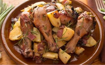   ألذ طبق دبابيس الدجاج بالبطاطس والثوم