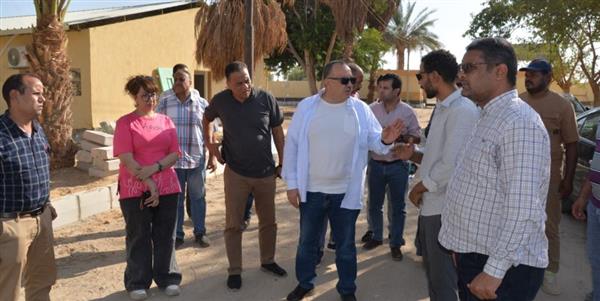 محافظ أسيوط يتابع تطوير مشروعات الإنتاج الحيواني بعرب مطير والعوامر