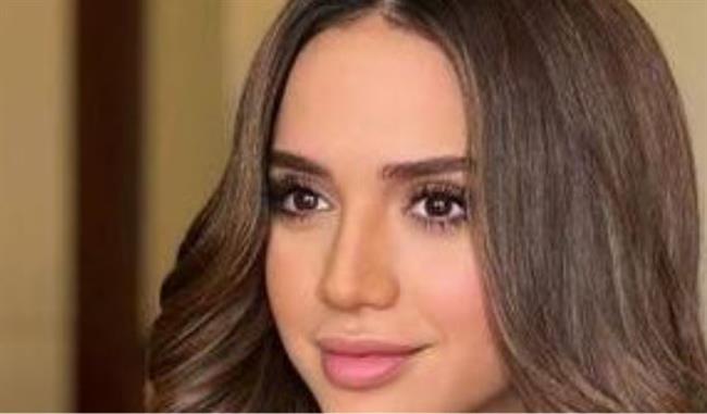 رنا رئيس تخطف الأنظار في الجونة