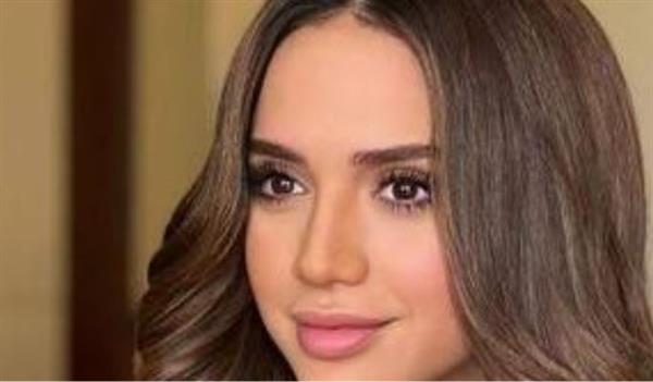 رنا رئيس تخطف الأنظار في الجونة