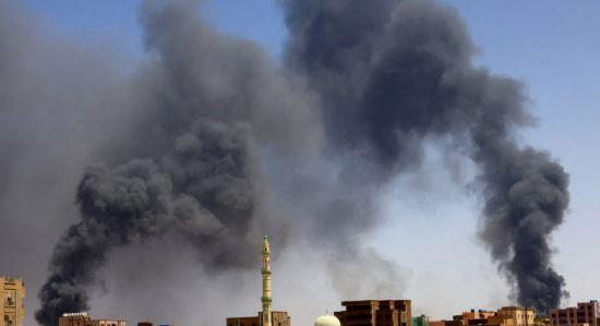 تصاعد المعارك في السودان.. «حرب مسيرات» فوق الخرطوم ومواجهات عنيفة بالفاشر المحاصرة