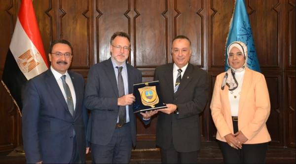 جامعة الإسكندرية تستقبل سفير كندا بالقاهرة لبحث آفاق التعاون الأكاديمي والبحثي المشترك