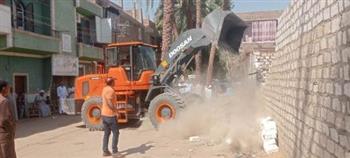   ضبط مخالفات بناء ورفع 45 طن مخلفات خلال حملات مكبرة بمدينتي الزينية والأقصر