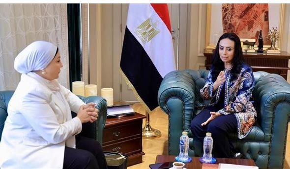وزيرة التضامن تلتقي رئيسة الاتحاد المصري لتمويل المشروعات المتوسطة والصغيرة