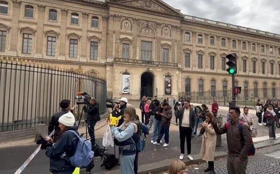 الادعاء الفرنسي : لصوص اللوفر تركوا 150 دليلا في مكان الحادث