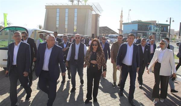 وزيرا التنمية المحلية والزراعة ومحافظ الوادي الجديد يتفقدون مجمع المصالح الحكومية بالخارجة